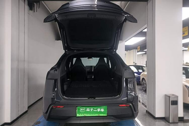 Used Tesla Model Y L 2025 Model Long-Range All-Wheel-Drive Version Trunk