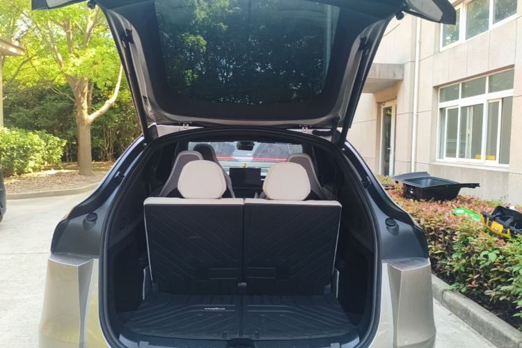 Used Tesla Model Y L 2025 Model Long-Range All-Wheel-Drive Version Trunk