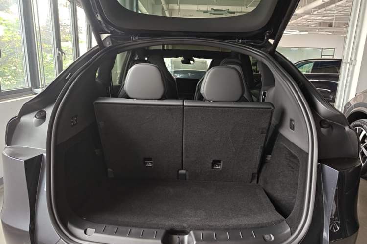 Used Tesla Model Y L 2025 Model Long-Range All-Wheel-Drive Version Trunk