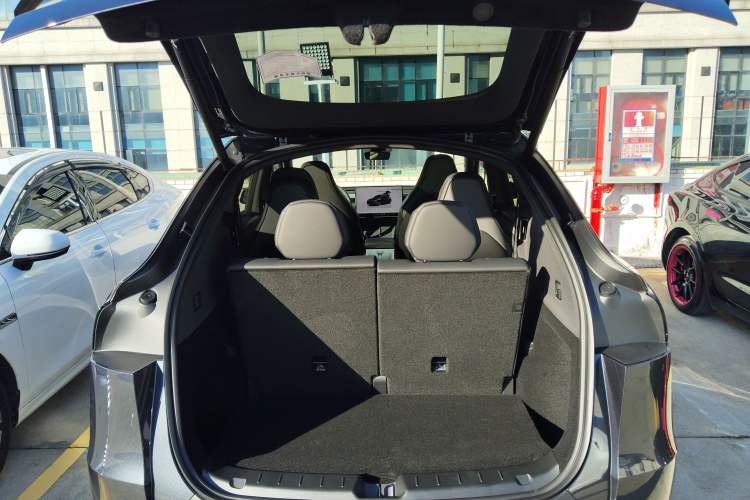 Used Tesla Model Y L 2025 Model Long-Range All-Wheel-Drive Version Trunk