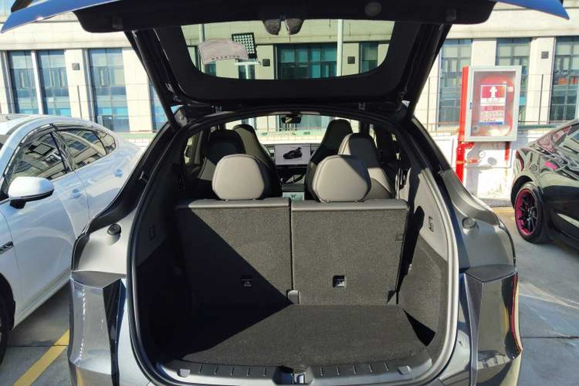 Used Tesla Model Y L 2025 Model Long-Range All-Wheel-Drive Version Trunk