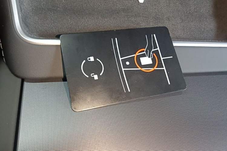 Used Tesla Model Y L 2025 Model Long-Range All-Wheel-Drive Version Vehicle Key