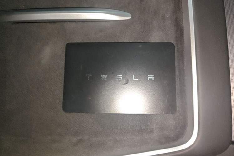 Used Tesla Model Y L 2025 Model Long-Range All-Wheel-Drive Version Vehicle Key