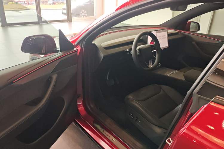Used Tesla Model Y L 2025 Model Long-Range All-Wheel-Drive Version Driver Seat