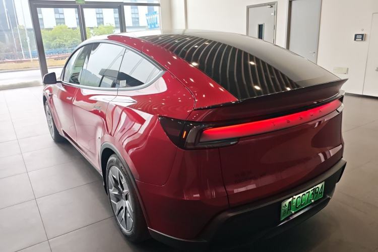 Used Tesla Model Y L 2025 Model Long-Range All-Wheel-Drive Version Exterior 2