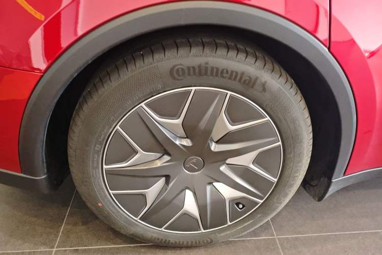 Used Tesla Model Y L 2025 Model Long-Range All-Wheel-Drive Version Exterior 5