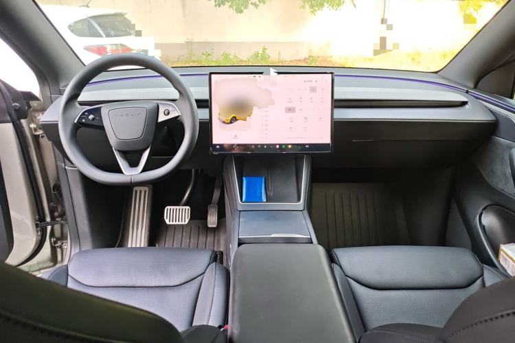 Used Tesla Model Y L 2025 Model Long-Range All-Wheel-Drive Version Center Console