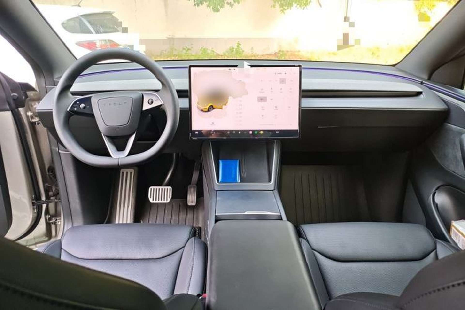 Used Tesla Model Y L 2025 Model Long-Range All-Wheel-Drive Version Center Console