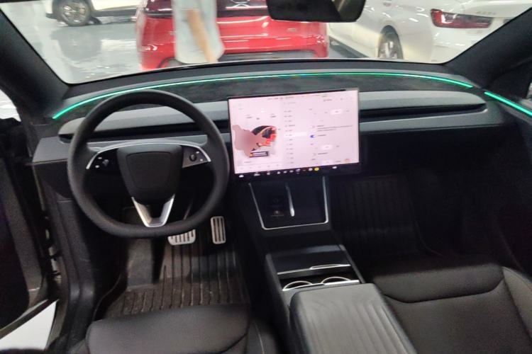 Used Tesla Model Y L 2025 Model Long-Range All-Wheel-Drive Version Center Console
