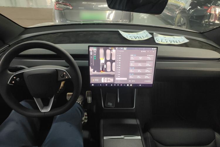 Used Tesla Model Y L 2025 Model Long-Range All-Wheel-Drive Version Center Console