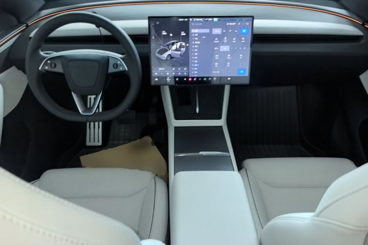Used Tesla Model Y L 2025 Model Long-Range All-Wheel-Drive Version Center Console
