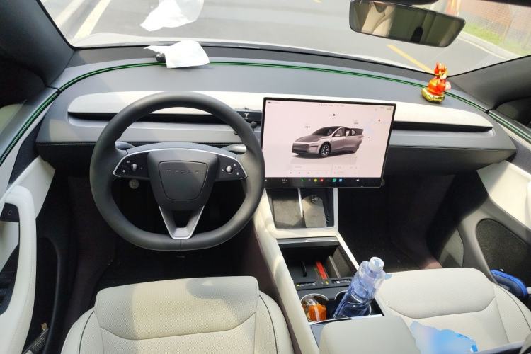 Used Tesla Model Y L 2025 Model Long-Range All-Wheel-Drive Version Center Console