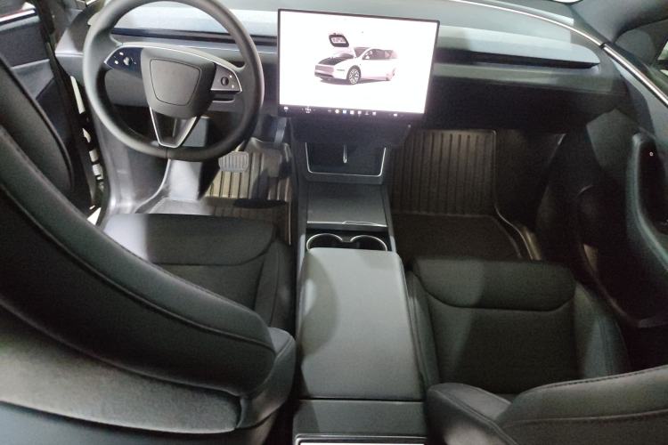 Used Tesla Model Y L 2025 Model Long-Range All-Wheel-Drive Version Center Console