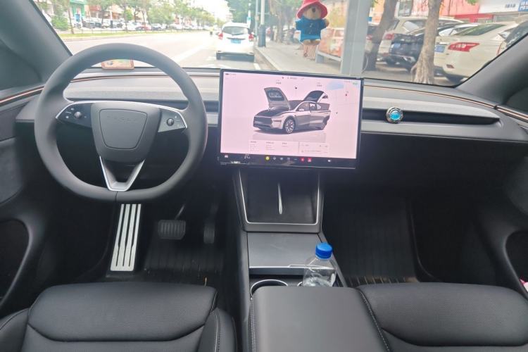 Used Tesla Model Y L 2025 Model Long-Range All-Wheel-Drive Version Center Console