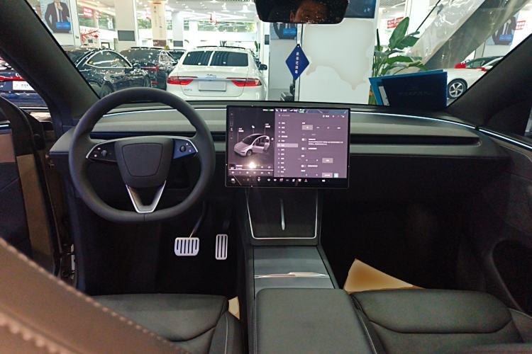 Used Tesla Model Y L 2025 Model Long-Range All-Wheel-Drive Version Center Console