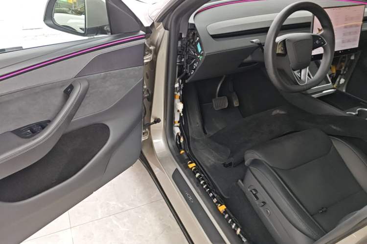 Used Tesla Model Y L 2025 Model Long-Range All-Wheel-Drive Version Driver Seat