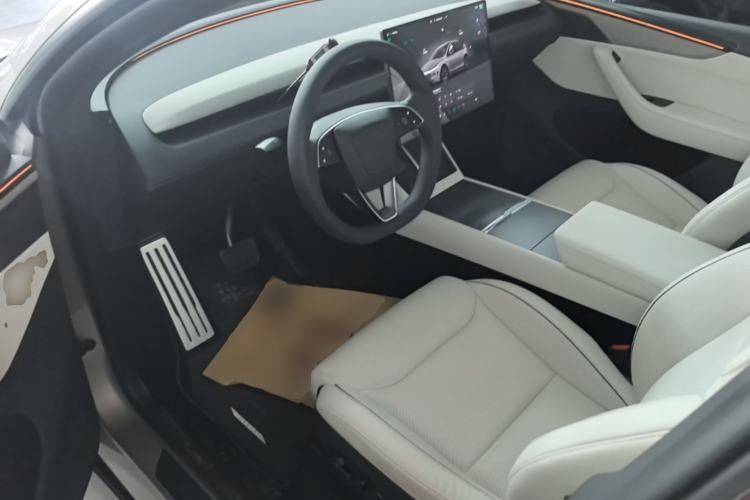 Used Tesla Model Y L 2025 Model Long-Range All-Wheel-Drive Version Driver Seat