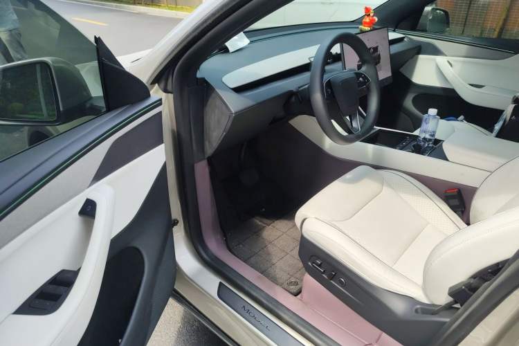 Used Tesla Model Y L 2025 Model Long-Range All-Wheel-Drive Version Driver Seat