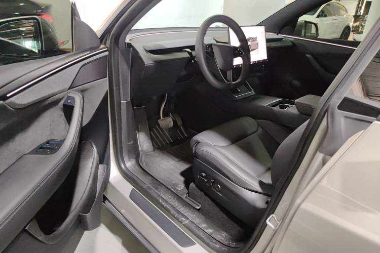 Used Tesla Model Y L 2025 Model Long-Range All-Wheel-Drive Version Driver Seat