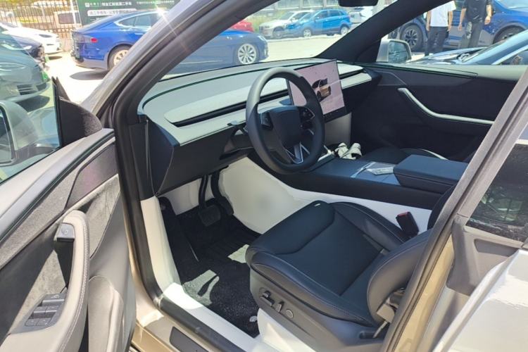 Used Tesla Model Y L 2025 Model Long-Range All-Wheel-Drive Version Driver Seat
