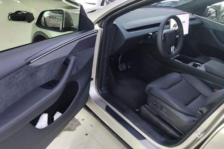 Used Tesla Model Y L 2025 Model Long-Range All-Wheel-Drive Version Driver Seat