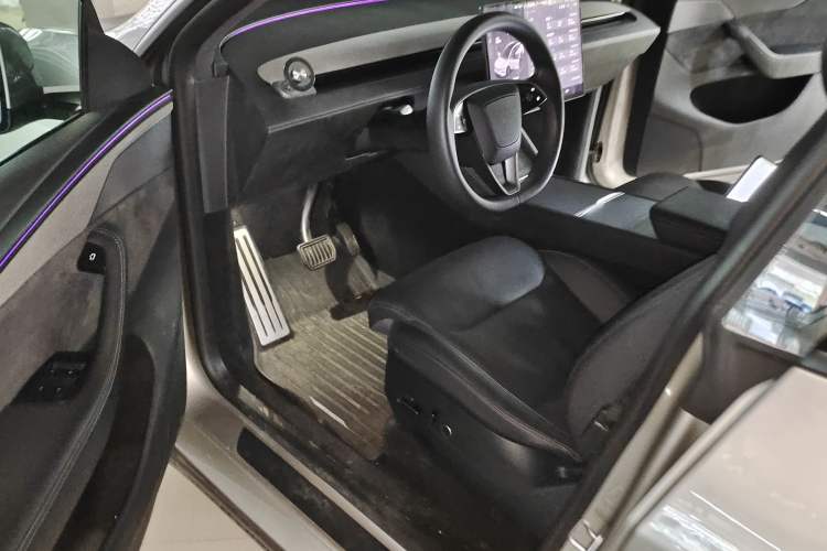 Used Tesla Model Y L 2025 Model Long-Range All-Wheel-Drive Version Driver Seat