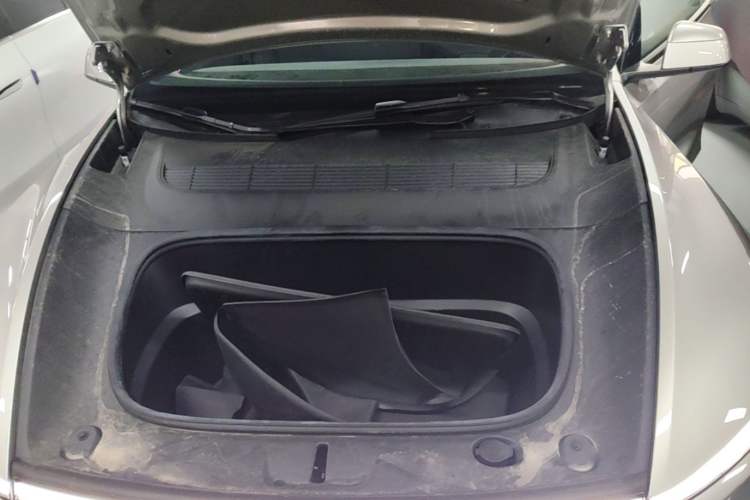 Used Tesla Model Y L 2025 Model Long-Range All-Wheel-Drive Version Engine Bay