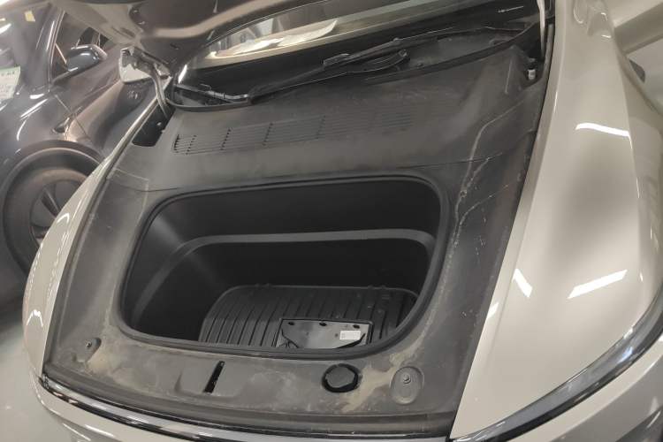 Used Tesla Model Y L 2025 Model Long-Range All-Wheel-Drive Version Engine Bay