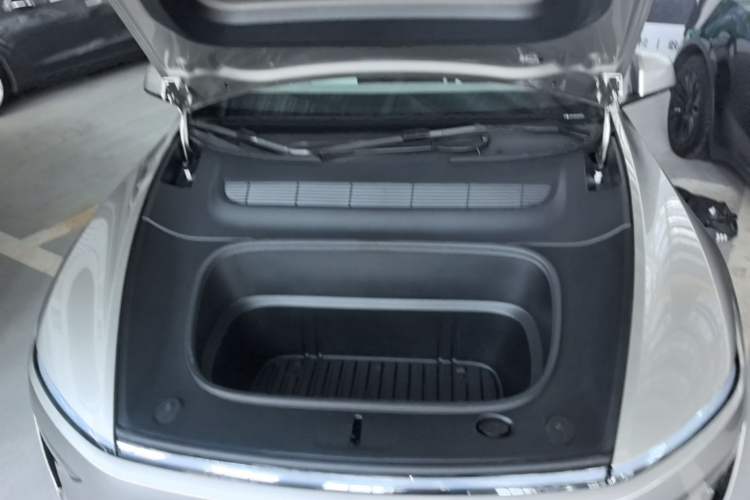 Used Tesla Model Y L 2025 Model Long-Range All-Wheel-Drive Version Engine Bay