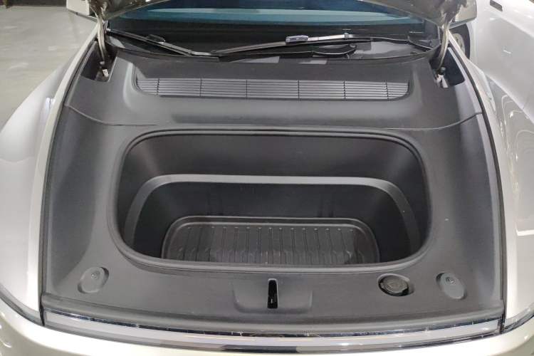 Used Tesla Model Y L 2025 Model Long-Range All-Wheel-Drive Version Engine Bay