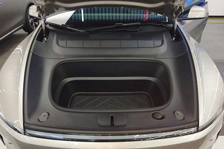 Used Tesla Model Y L 2025 Model Long-Range All-Wheel-Drive Version Engine Bay