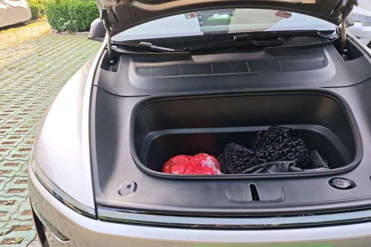 Used Tesla Model Y L 2025 Model Long-Range All-Wheel-Drive Version Engine Bay Right