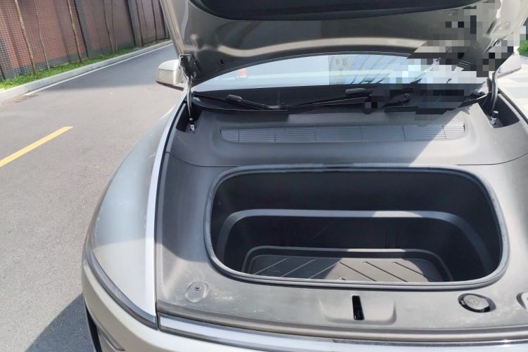 Used Tesla Model Y L 2025 Model Long-Range All-Wheel-Drive Version Engine Bay Right