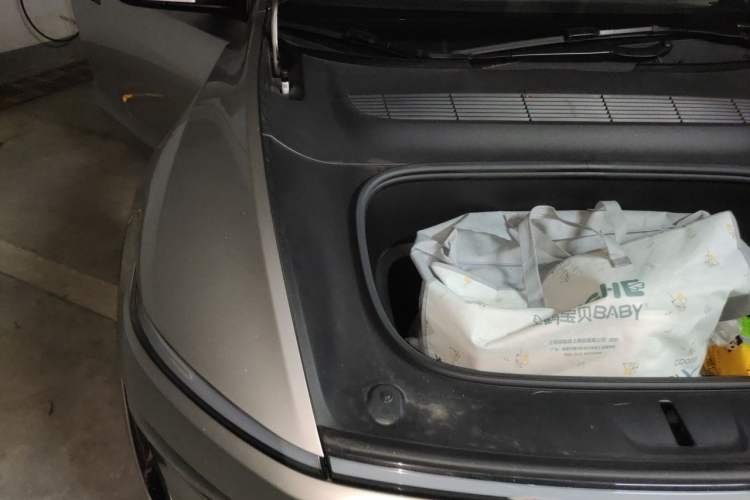 Used Tesla Model Y L 2025 Model Long-Range All-Wheel-Drive Version Engine Bay Right