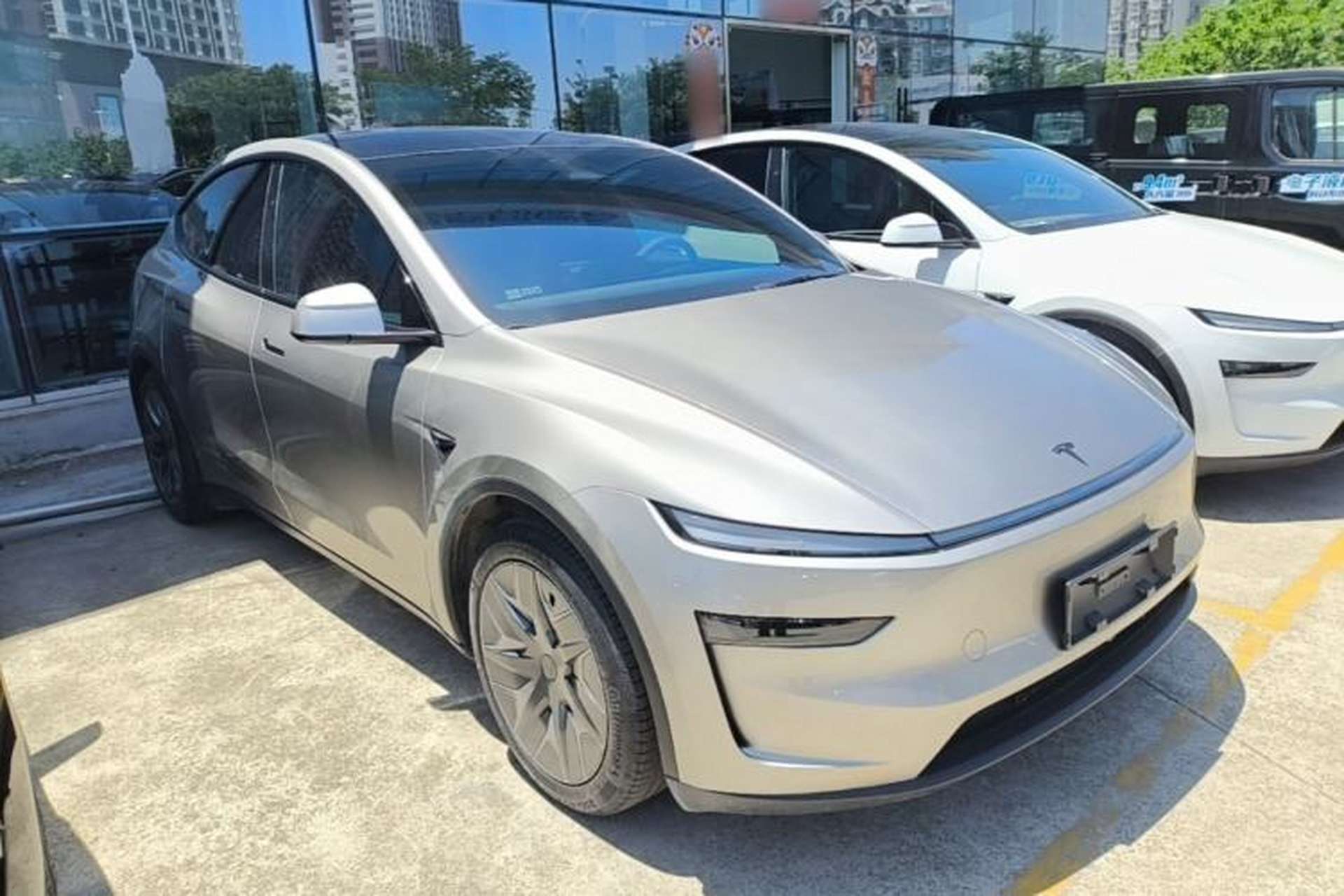 Used Tesla Model Y L 2025 Model Long-Range All-Wheel-Drive Version Exterior 1
