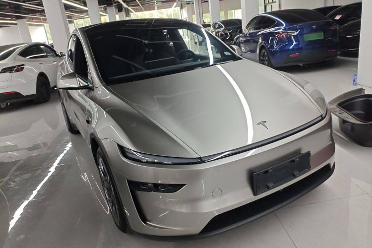 Used Tesla Model Y L 2025 Model Long-Range All-Wheel-Drive Version Exterior 2