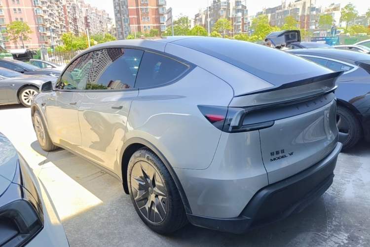 Used Tesla Model Y L 2025 Model Long-Range All-Wheel-Drive Version Exterior 2
