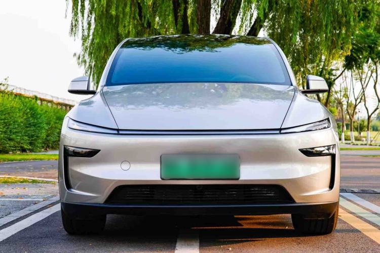 Used Tesla Model Y L 2025 Model Long-Range All-Wheel-Drive Version Exterior 3