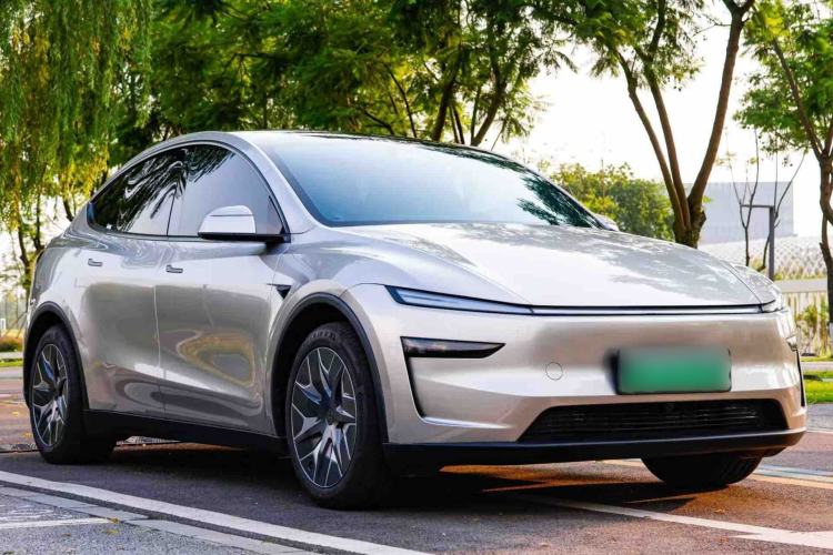 Used Tesla Model Y L 2025 Model Long-Range All-Wheel-Drive Version Exterior 4