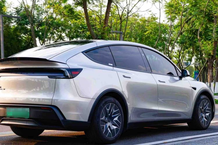 Used Tesla Model Y L 2025 Model Long-Range All-Wheel-Drive Version Exterior 5