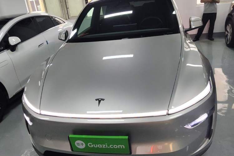 Used Tesla Model Y L 2025 Model Long-Range All-Wheel-Drive Version Front
