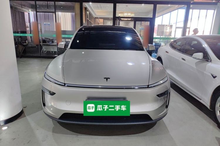Used Tesla Model Y L 2025 Model Long-Range All-Wheel-Drive Version Front