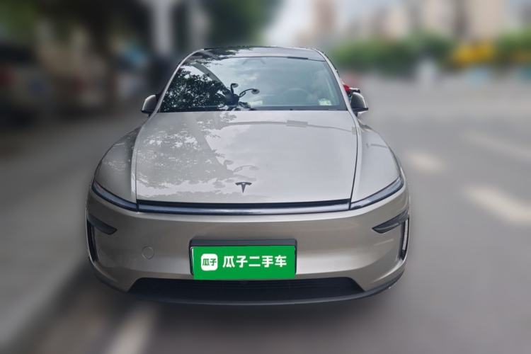 Used Tesla Model Y L 2025 Model Long-Range All-Wheel-Drive Version Front