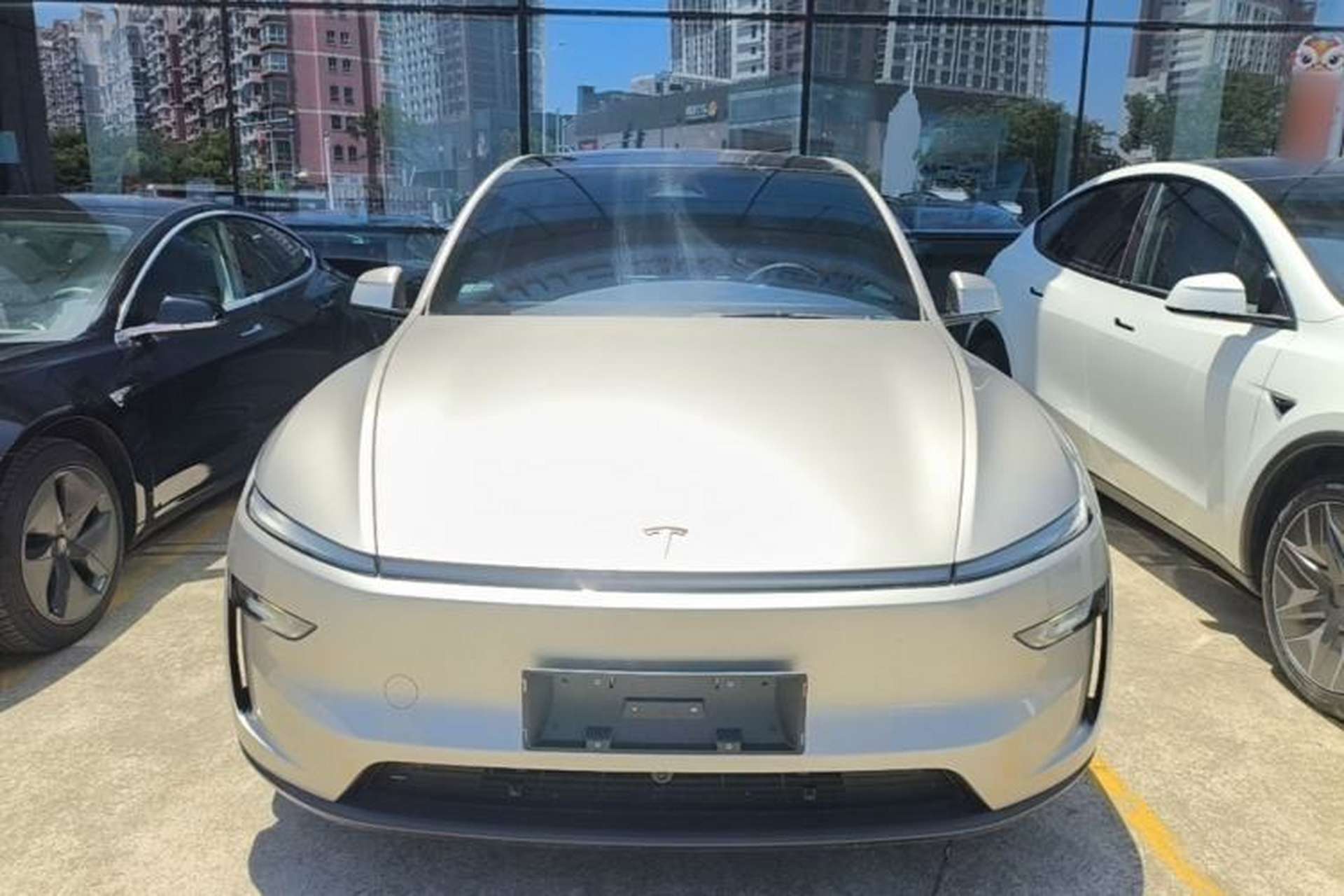 Used Tesla Model Y L 2025 Model Long-Range All-Wheel-Drive Version Front