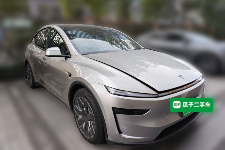 Used Tesla Model Y L 2025 Model Long-Range All-Wheel-Drive Version Front Right 45 Deg