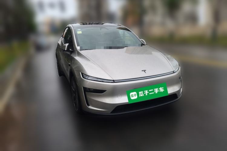 Used Tesla Model Y L 2025 Model Long-Range All-Wheel-Drive Version Front Right 45 Deg