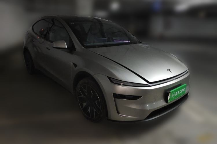 Used Tesla Model Y L 2025 Model Long-Range All-Wheel-Drive Version Front Right 45 Deg
