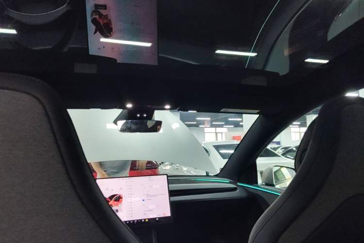 Used Tesla Model Y L 2025 Model Long-Range All-Wheel-Drive Version Headliner
