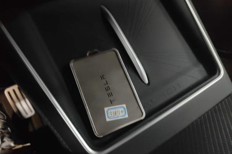 Used Tesla Model Y L 2025 Model Long-Range All-Wheel-Drive Version Interior 1