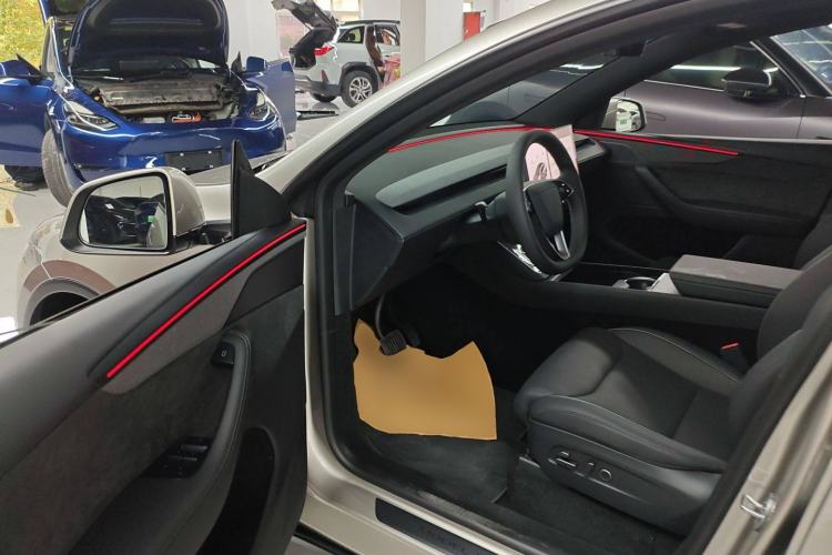 Used Tesla Model Y L 2025 Model Long-Range All-Wheel-Drive Version Interior 3